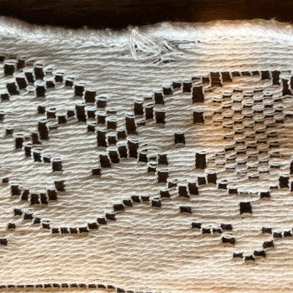 Doily Lace Oval Scalloped Edge Place Mats (4) 17.5" x 12" - Picture 5 of 9